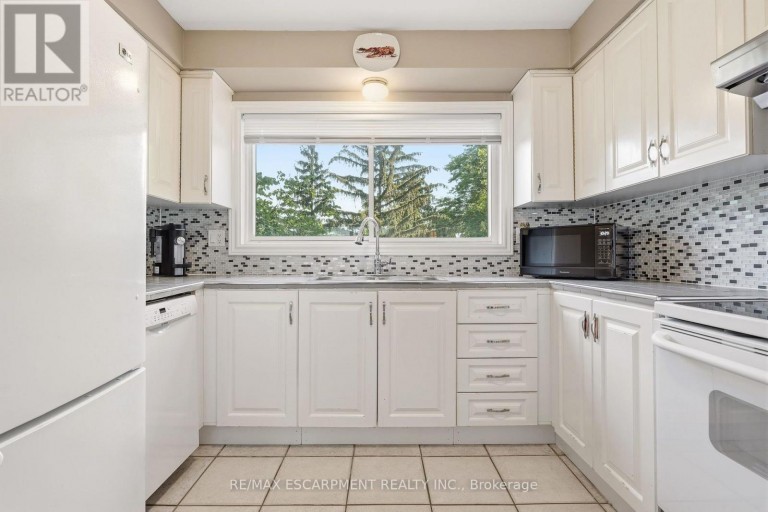 2 - 125 BONAVENTURE DRIVE, Hamilton (Gilbert), Ontario, L9C5Y9