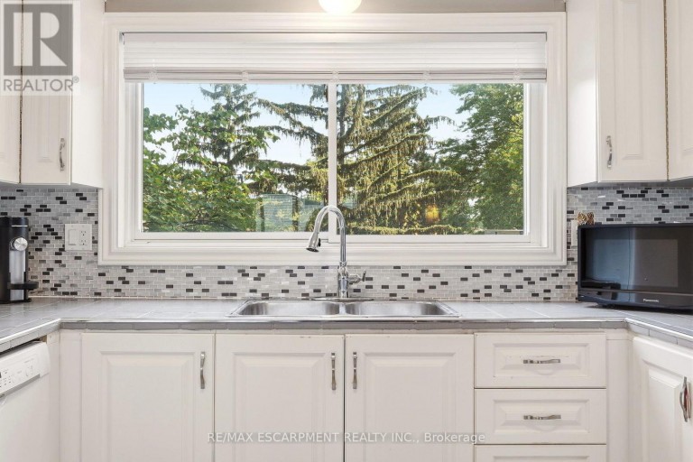 2 - 125 BONAVENTURE DRIVE, Hamilton (Gilbert), Ontario, L9C5Y9