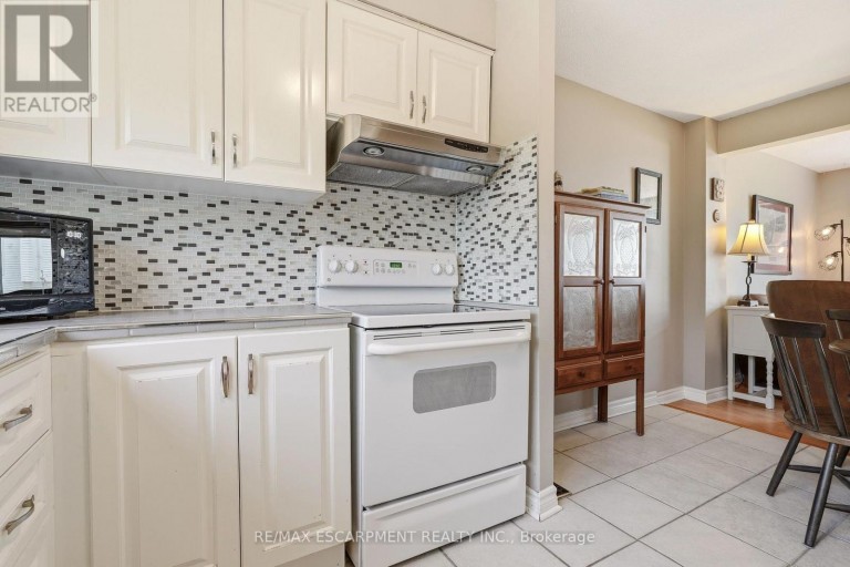 2 - 125 BONAVENTURE DRIVE, Hamilton (Gilbert), Ontario, L9C5Y9