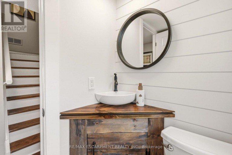 2 - 125 BONAVENTURE DRIVE, Hamilton (Gilbert), Ontario, L9C5Y9