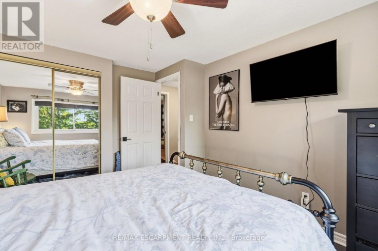 2 - 125 BONAVENTURE DRIVE, Hamilton (Gilbert), Ontario, L9C5Y9