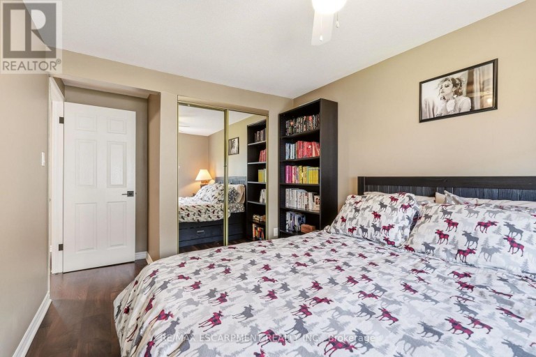 2 - 125 BONAVENTURE DRIVE, Hamilton (Gilbert), Ontario, L9C5Y9