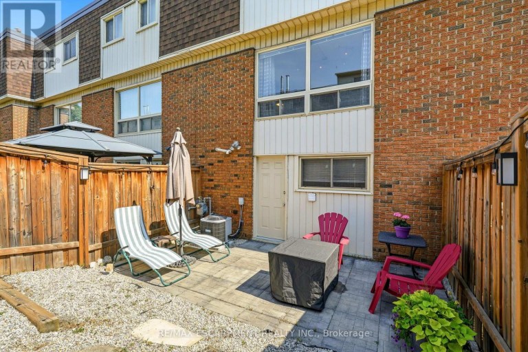 2 - 125 BONAVENTURE DRIVE, Hamilton (Gilbert), Ontario, L9C5Y9