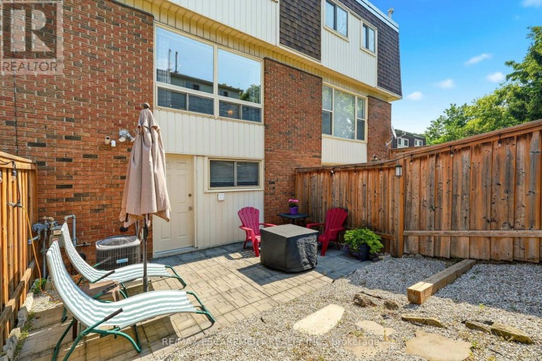 2 - 125 BONAVENTURE DRIVE, Hamilton (Gilbert), Ontario, L9C5Y9