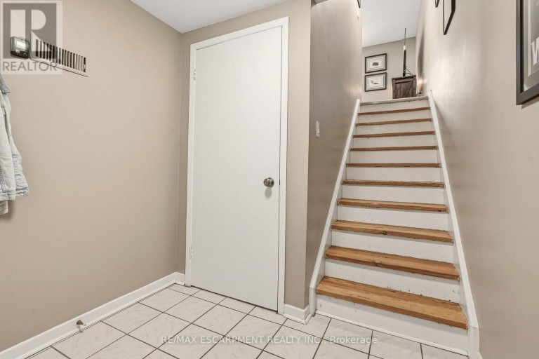 2 - 125 BONAVENTURE DRIVE, Hamilton (Gilbert), Ontario, L9C5Y9