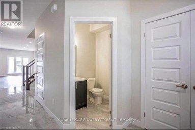 3622 SOUTHBRIDGE AVENUE London South (South W) Ontario photo 3