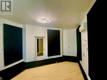 33 VILLERS STREET Toronto (South Riverdale) Ontario photo 1