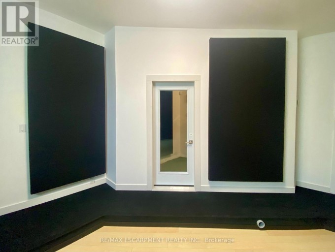 33 VILLERS STREET, Toronto (South Riverdale), Ontario, M5A1A9