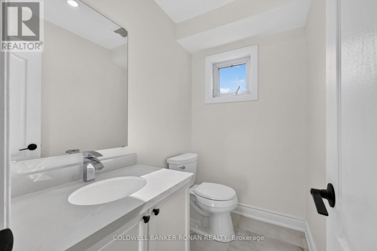 8 MCCULLOUGH AVENUE, New Tecumseth (Beeton), Ontario, L0G1A0