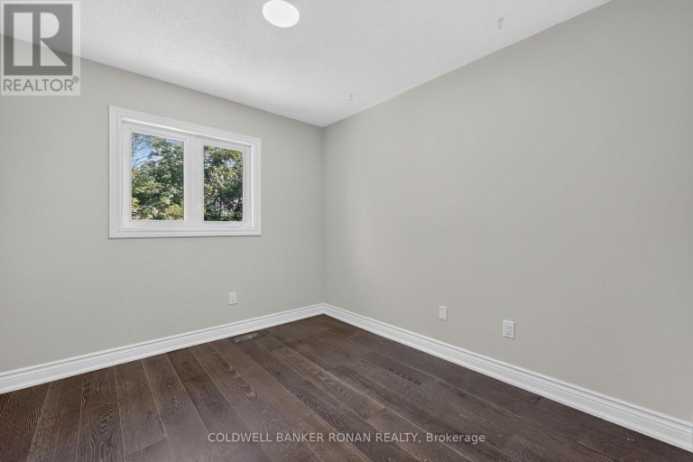 8 MCCULLOUGH AVENUE, New Tecumseth (Beeton), Ontario, L0G1A0