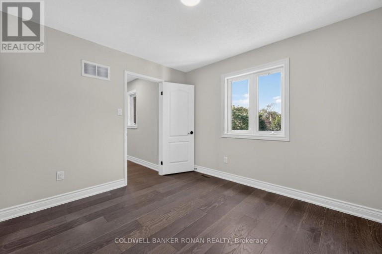 8 MCCULLOUGH AVENUE, New Tecumseth (Beeton), Ontario, L0G1A0