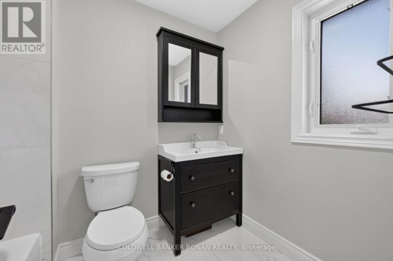 8 MCCULLOUGH AVENUE, New Tecumseth (Beeton), Ontario, L0G1A0