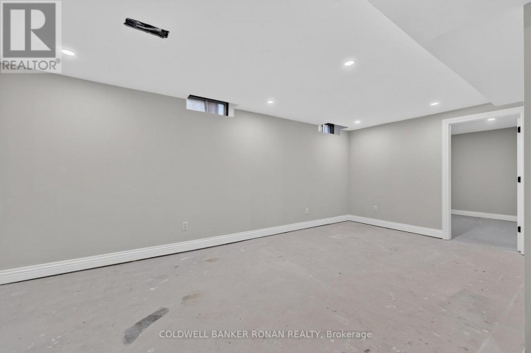 8 MCCULLOUGH AVENUE, New Tecumseth (Beeton), Ontario, L0G1A0