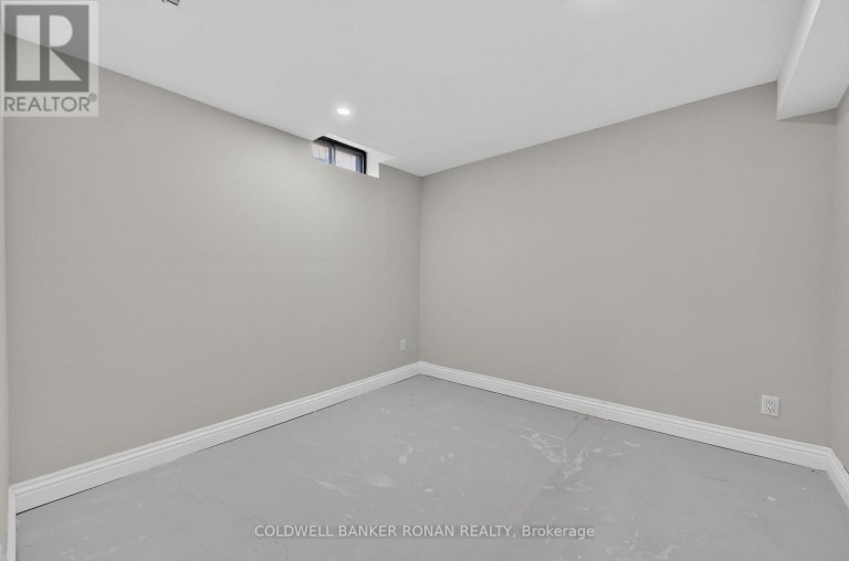 8 MCCULLOUGH AVENUE, New Tecumseth (Beeton), Ontario, L0G1A0