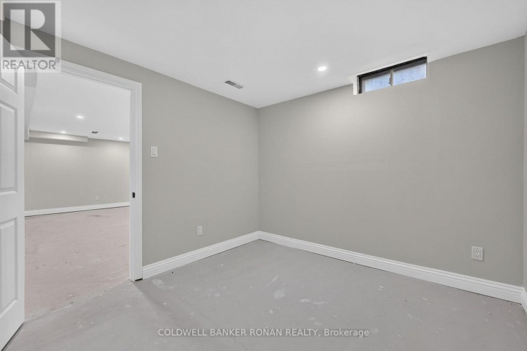 8 MCCULLOUGH AVENUE, New Tecumseth (Beeton), Ontario, L0G1A0