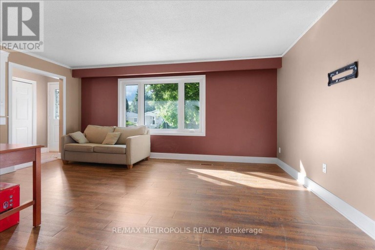 MAIN - 23 SILVER ASPEN CRESCENT, Kitchener, Ontario, N2N1H5