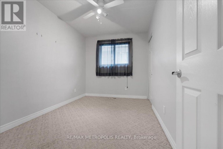 MAIN - 23 SILVER ASPEN CRESCENT, Kitchener, Ontario, N2N1H5