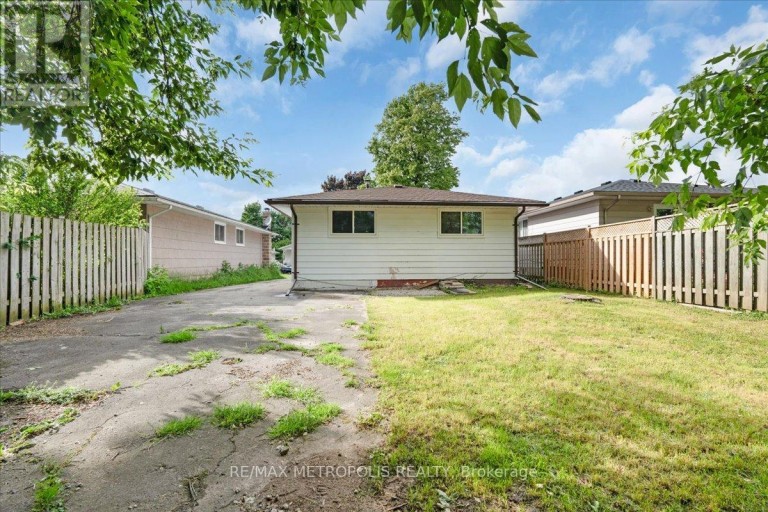 MAIN - 23 SILVER ASPEN CRESCENT, Kitchener, Ontario, N2N1H5