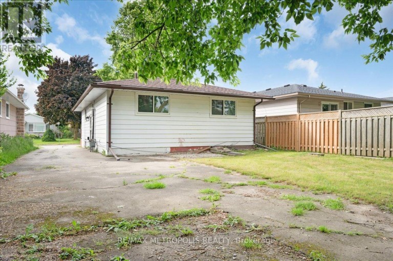 MAIN - 23 SILVER ASPEN CRESCENT, Kitchener, Ontario, N2N1H5