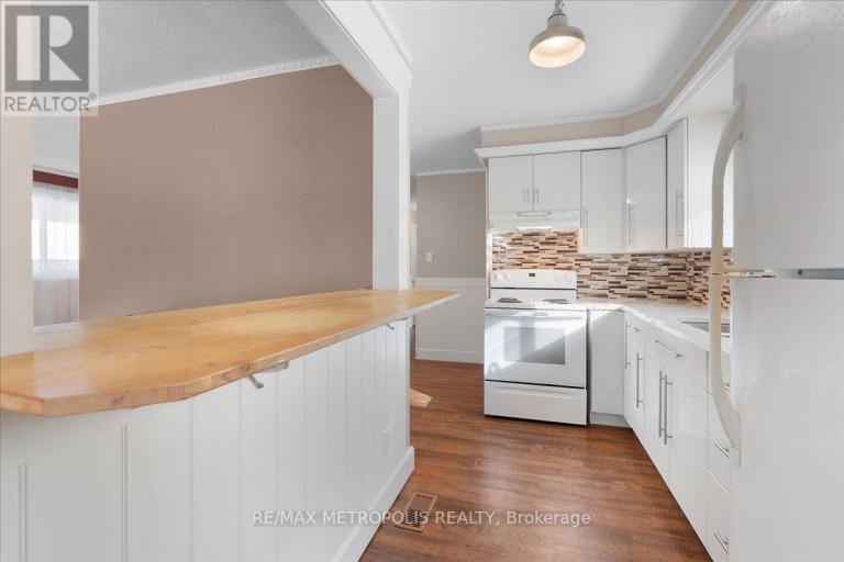 MAIN - 23 SILVER ASPEN CRESCENT, Kitchener, Ontario, N2N1H5