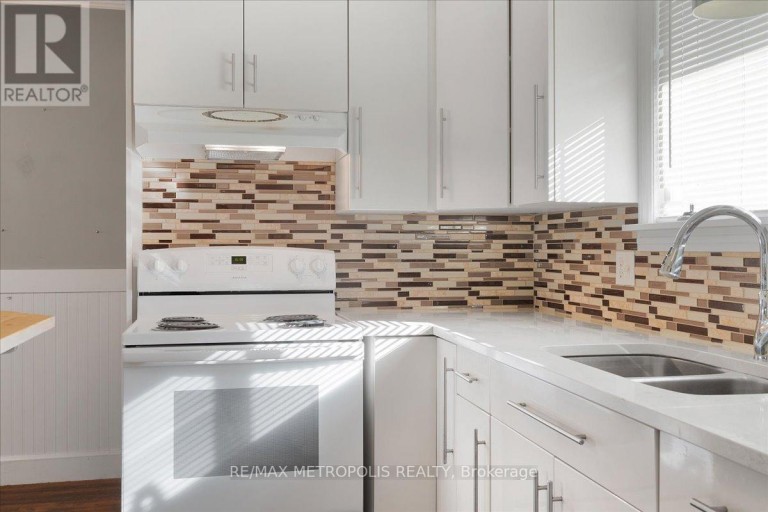 MAIN - 23 SILVER ASPEN CRESCENT, Kitchener, Ontario, N2N1H5
