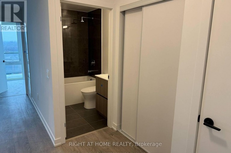 1101 - 220 MISSINNIHE WAY, Mississauga (Port Credit), Ontario, L5H0A9