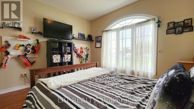 LEASE - 12 PLOWRIGHT ROAD Springwater (Minesing) Ontario photo 15