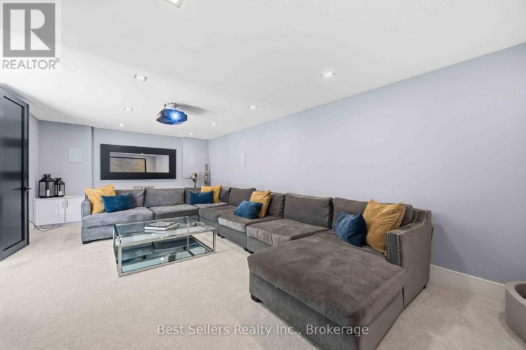 52 GRANTBROOK STREET N, Toronto (Newtonbrook West), Ontario, M2R2E9