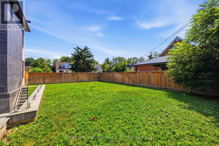 52 GRANTBROOK STREET N, Toronto (Newtonbrook West), Ontario, M2R2E9