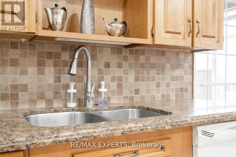 140 SAND ROAD, East Gwillimbury (Holland Landing), Ontario, L9N1H9