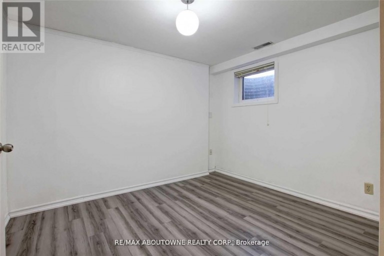 LOWER - 14 ANGUS DRIVE, Toronto (Don Valley Village), Ontario, M2J2X1