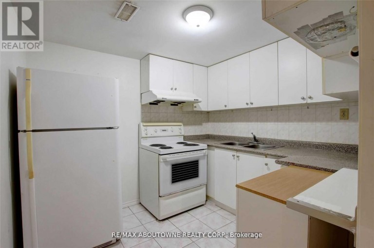 LOWER - 14 ANGUS DRIVE, Toronto (Don Valley Village), Ontario, M2J2X1