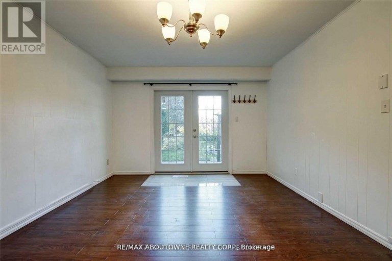 LOWER - 14 ANGUS DRIVE, Toronto (Don Valley Village), Ontario, M2J2X1