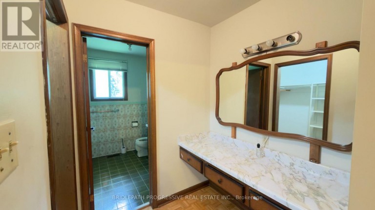 589 SHEPPARD AVENUE E, Toronto (Bayview Village), Ontario, M2K1B4