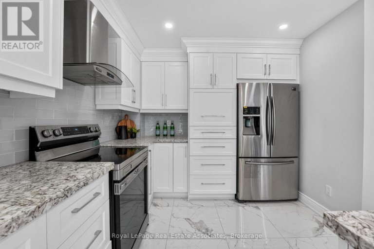 3346 CHARTRAND CRESCENT, Mississauga (Erin Mills), Ontario, L5L4C5