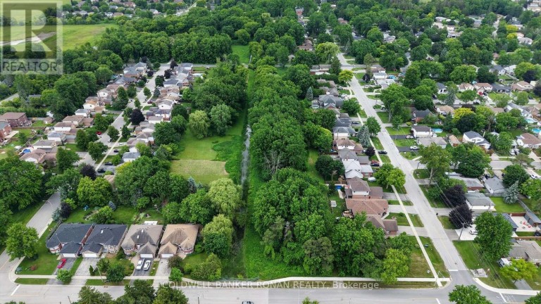 15 ENGLISH DRIVE, New Tecumseth (Beeton), Ontario, L0G1A0