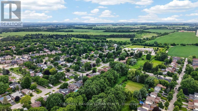 15 ENGLISH DRIVE, New Tecumseth (Beeton), Ontario, L0G1A0