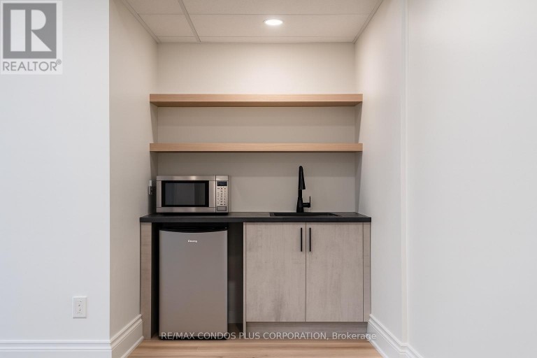 UNIT 3 (SECOND FLOOR) - 260 REGINA ROAD, Vaughan (West Woodbridge Industrial Area), Ontario, L4L8P8