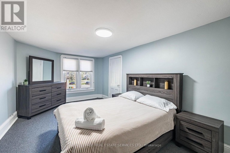 100 ESSA ROAD, Barrie (Allandale Centre), Ontario, L4N3K7
