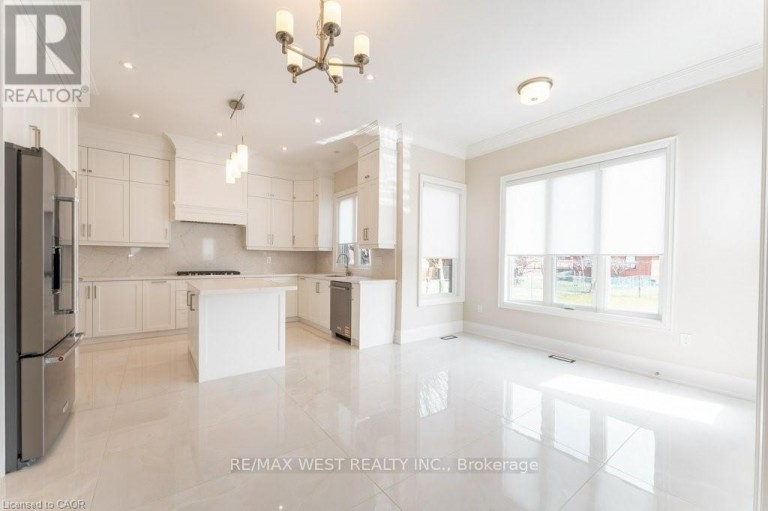 119 JAY STREET, Toronto (Maple Leaf), Ontario, M6L2M3