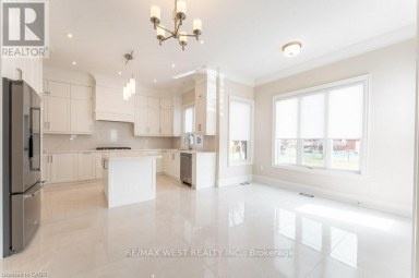 119 JAY STREET Toronto (Maple Leaf) Ontario photo 12