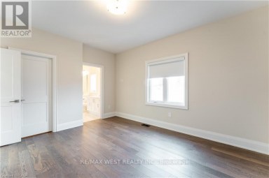 119 JAY STREET Toronto (Maple Leaf) Ontario photo 23