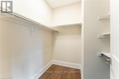 119 JAY STREET Toronto (Maple Leaf) Ontario photo 24