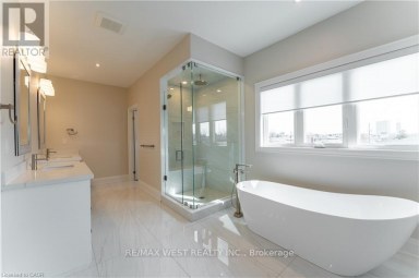 119 JAY STREET Toronto (Maple Leaf) Ontario photo 28