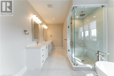 119 JAY STREET Toronto (Maple Leaf) Ontario photo 29