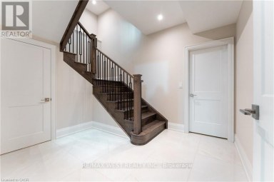 119 JAY STREET Toronto (Maple Leaf) Ontario photo 31