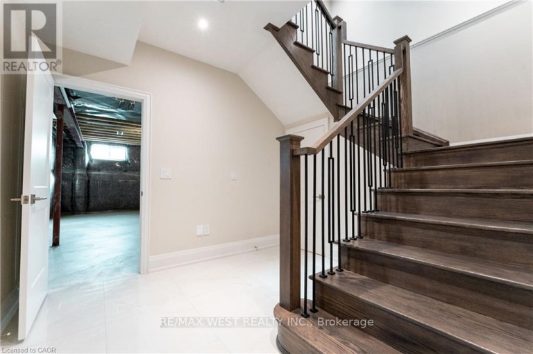 119 JAY STREET, Toronto (Maple Leaf), Ontario, M6L2M3