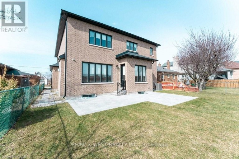 119 JAY STREET, Toronto (Maple Leaf), Ontario, M6L2M3