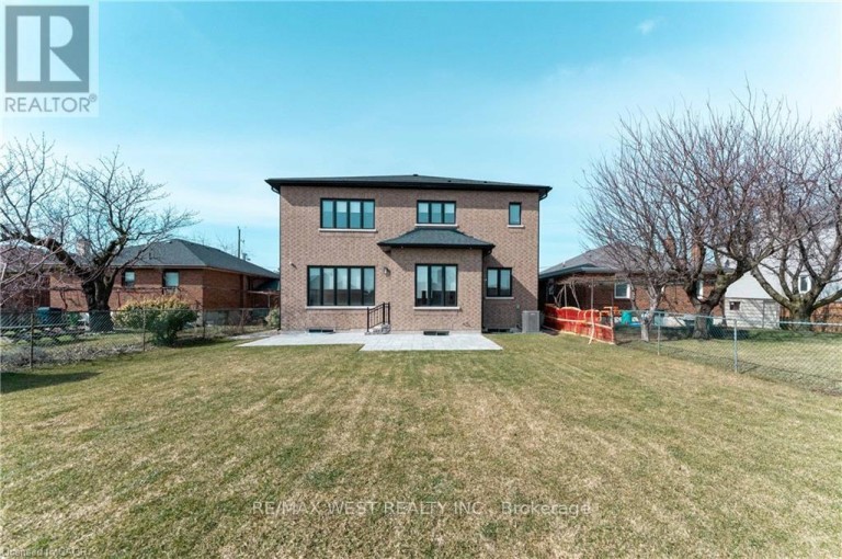 119 JAY STREET, Toronto (Maple Leaf), Ontario, M6L2M3