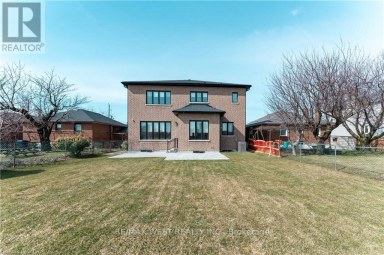119 JAY STREET Toronto (Maple Leaf) Ontario photo 37